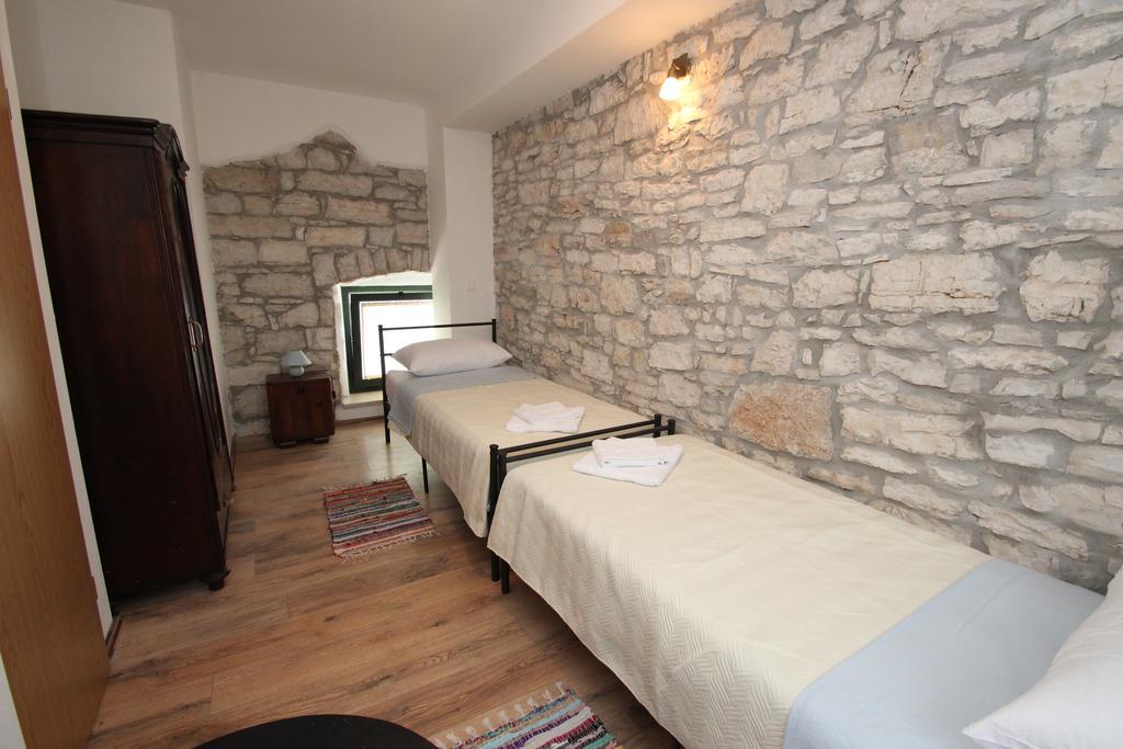 Holiday Home Vinkovic Πόρετς Εξωτερικό φωτογραφία