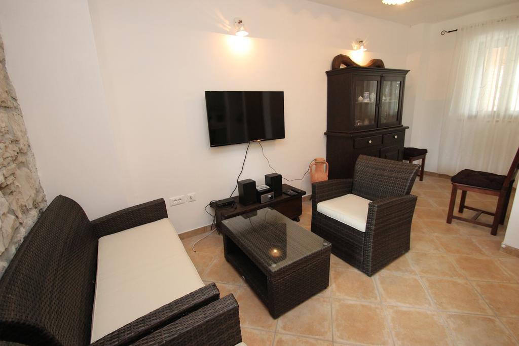 Holiday Home Vinkovic Πόρετς Εξωτερικό φωτογραφία