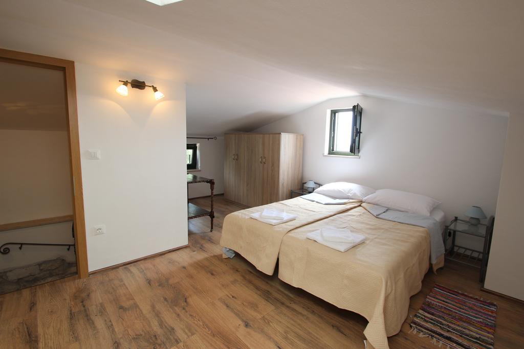 Holiday Home Vinkovic Πόρετς Εξωτερικό φωτογραφία
